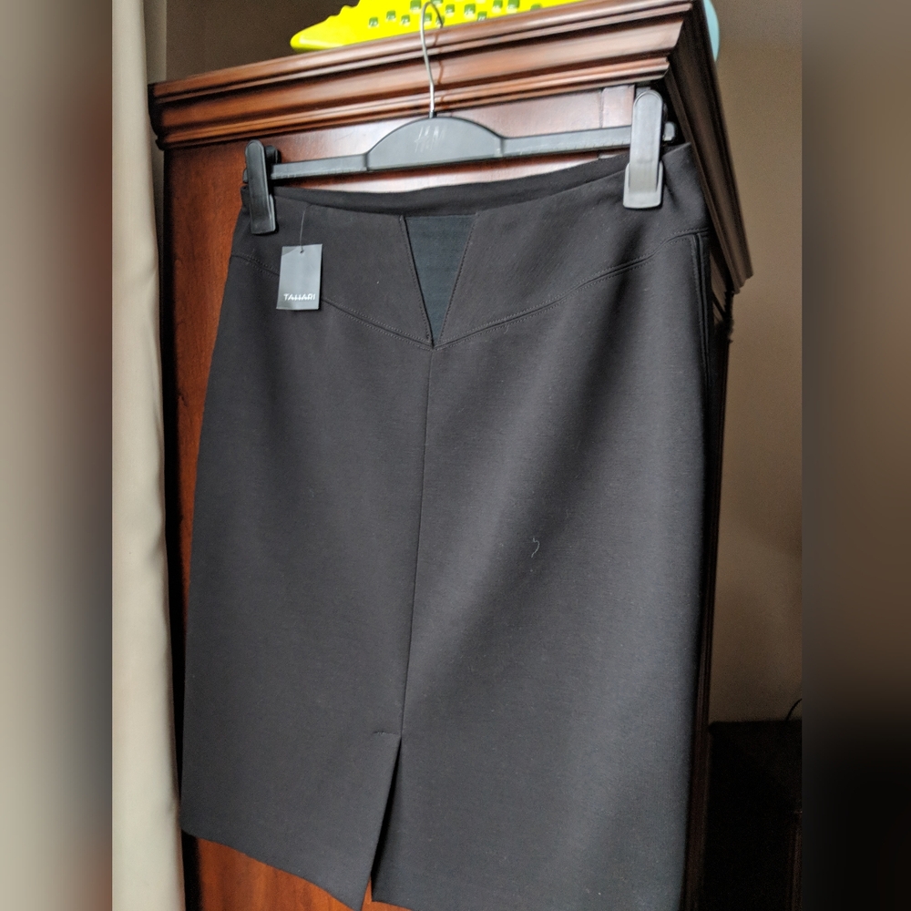NWT Tahari Selena Pencil Skirt Size 10.